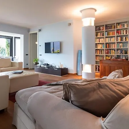 Dom wakacyjny Lovely Cascina. Stunning Views & Sun Deck *