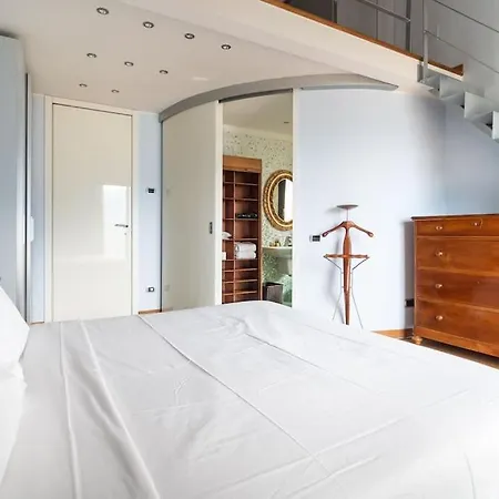 Holiday home Lovely Cascina. Stunning Views & Sun Deck *