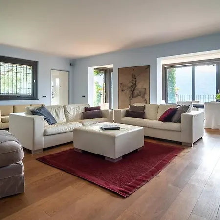 Vakantiehuis Lovely Cascina. Stunning Views & Sun Deck *