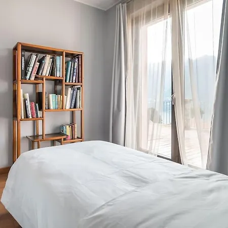 Vakantiehuis Lovely Cascina. Stunning Views & Sun Deck *