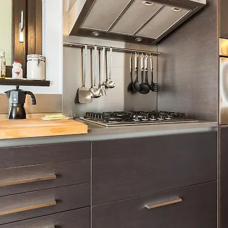 Lovely Cascina. Stunning Views & Sun Deck Vakantiehuis *