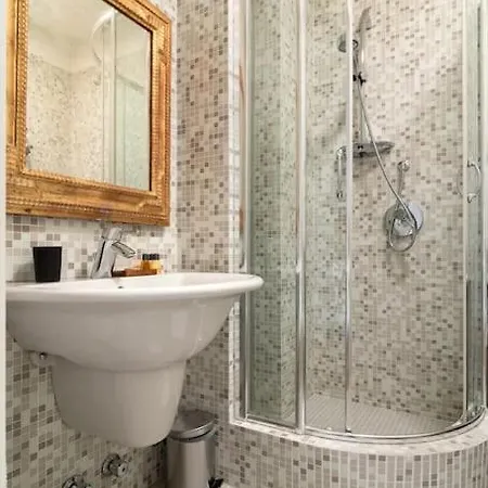 Lovely Cascina. Stunning Views & Sun Deck 別荘 チェルノッビオ