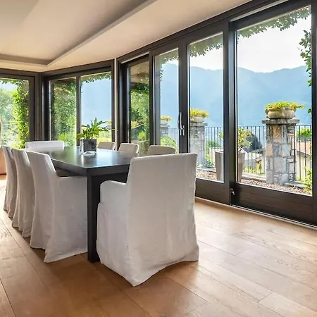 別荘 Lovely Cascina. Stunning Views & Sun Deck チェルノッビオ