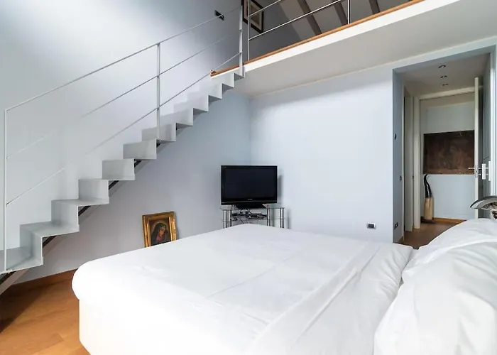 度假居 Lovely Cascina. Stunning Views & Sun Deck 切尔诺比奥