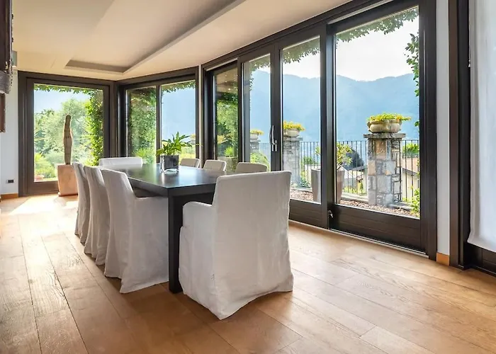 度假居 Lovely Cascina. Stunning Views & Sun Deck 切尔诺比奥